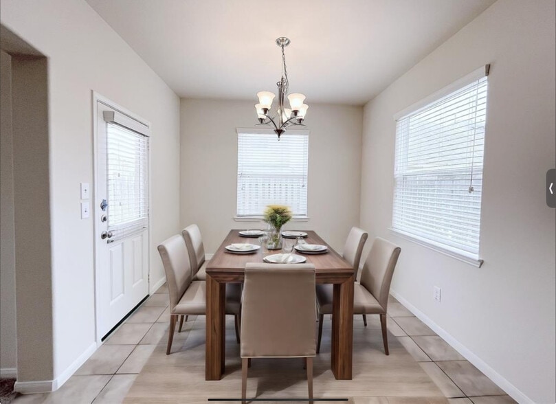 Building Photo - 14239 Oro Valley Dr