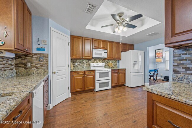 Building Photo - 8700 Ridgewood Ave