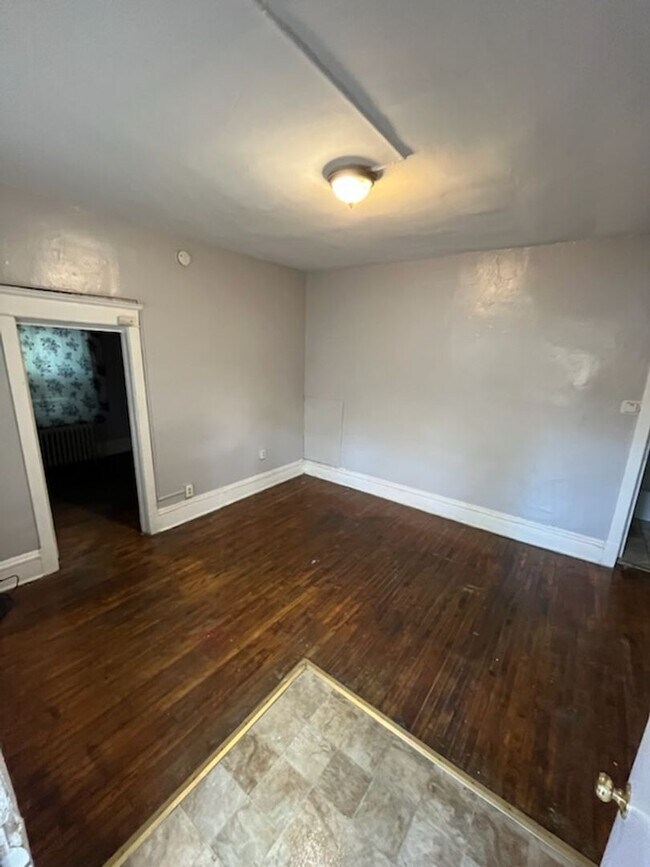 Building Photo - One Bedroom Westside Saint Paul Apartment