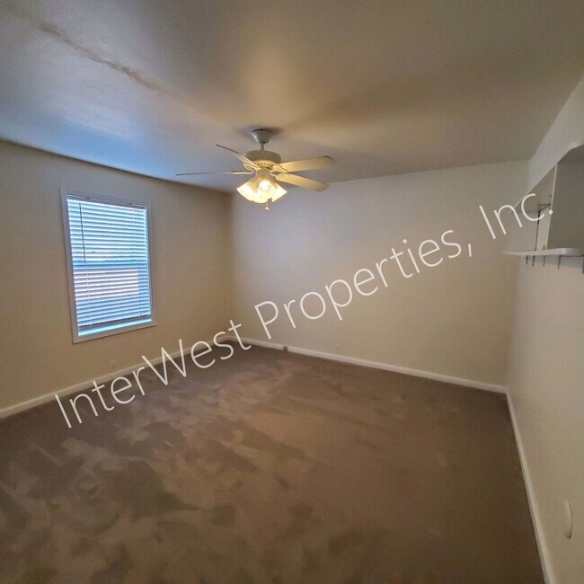 Building Photo - 3+bd 1.5 ba Single Level West Salem Home w...