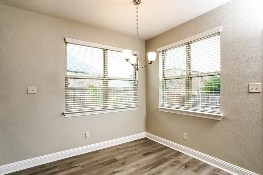 Building Photo - 2405 Comal Ct