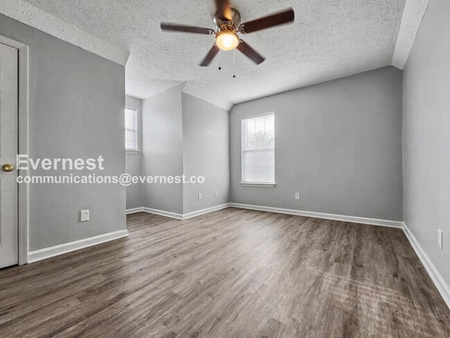 Building Photo - 3 Bed, 3 Bath with Fenced Yard & Garage / Pet-Friendly / Available Now!