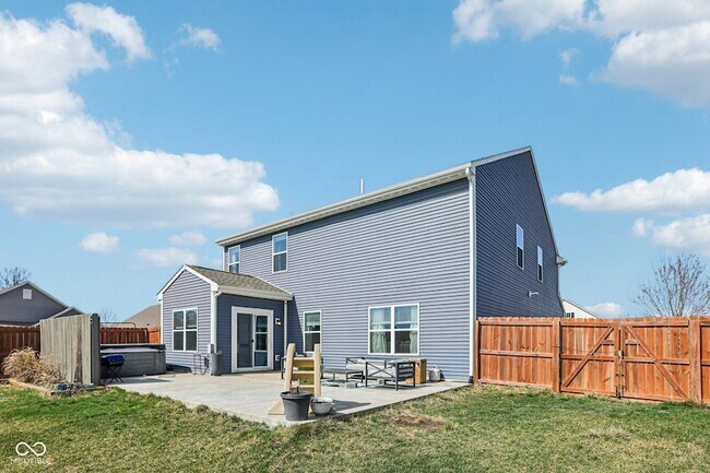 Building Photo - 6673 Laurelwood Dr
