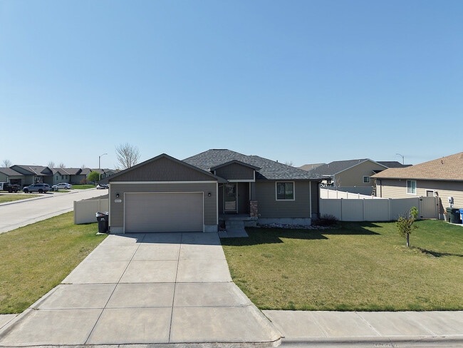 Building Photo - 4225 Yarrow Dr