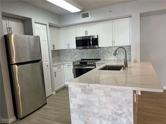 Building Photo - 1210 Wildwood Lakes Blvd