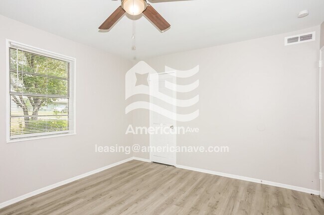 Building Photo - 731 Morton Ave NE