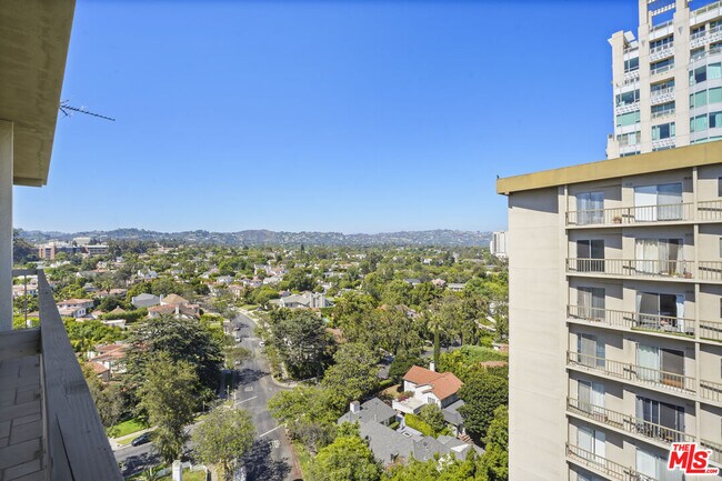 Building Photo - 10751 Wilshire Blvd