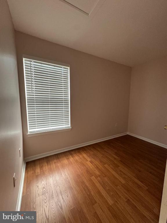 Building Photo - 2 Village Ct