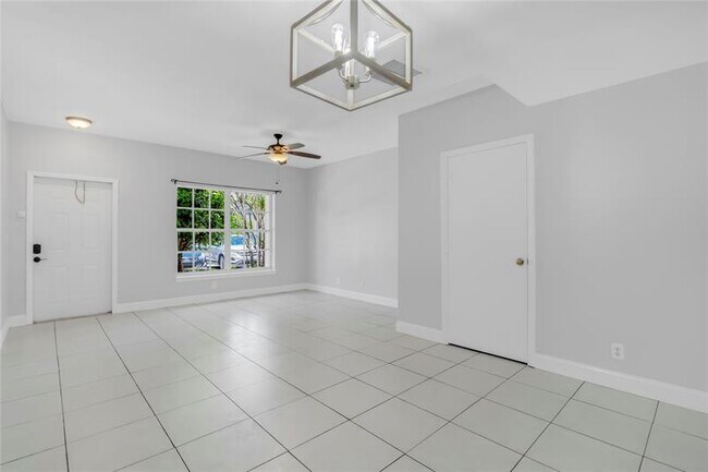 Building Photo - 9968 NW 57th Manor