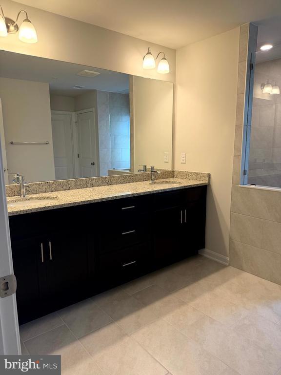 Building Photo - 461 Hanson St