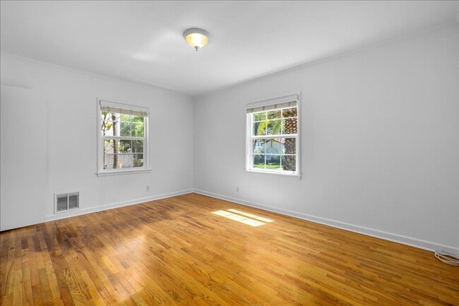 Building Photo - Corner lot home on a classic tree lined Beverly Hills street