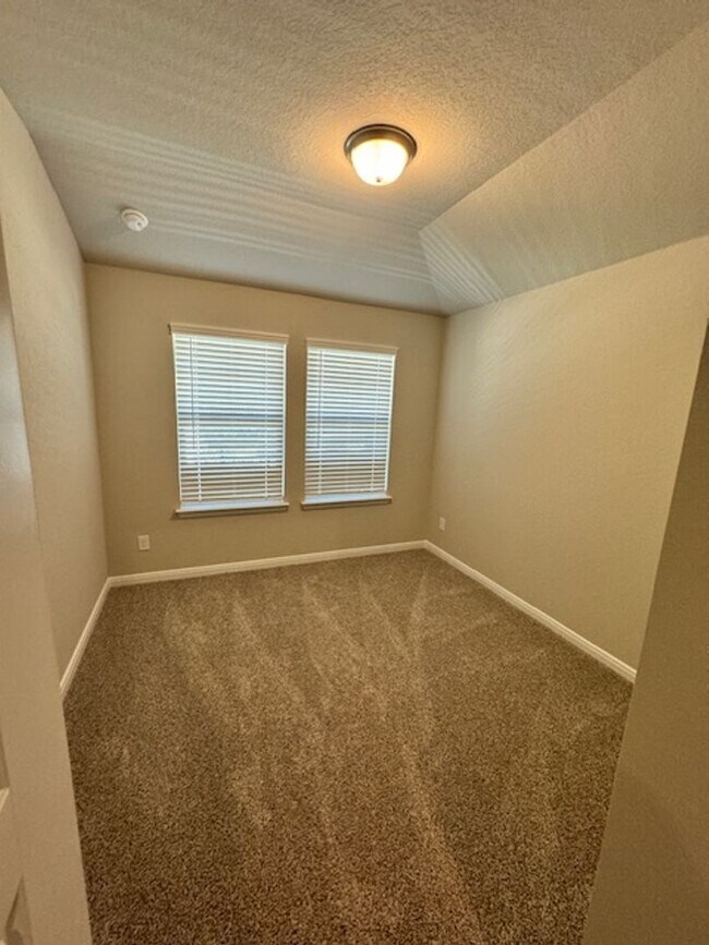 Building Photo - Ready For Move In - 9/1/25 New - 1 Story -...