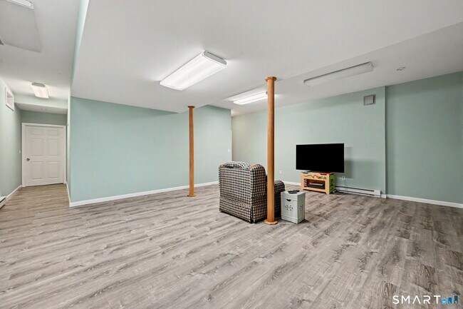 Building Photo - 56 Barholm Ave