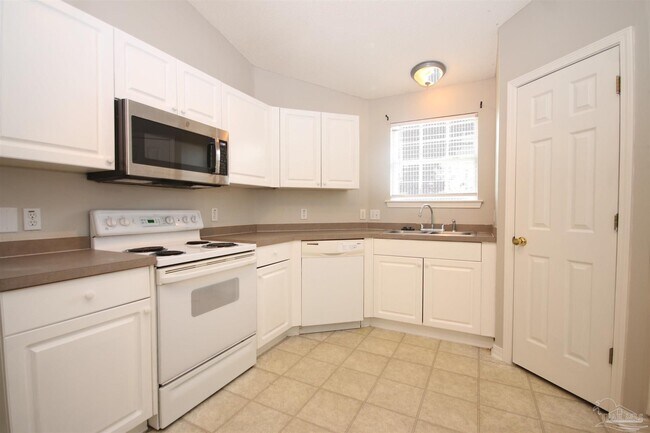 Building Photo - 127 Tobago Ct