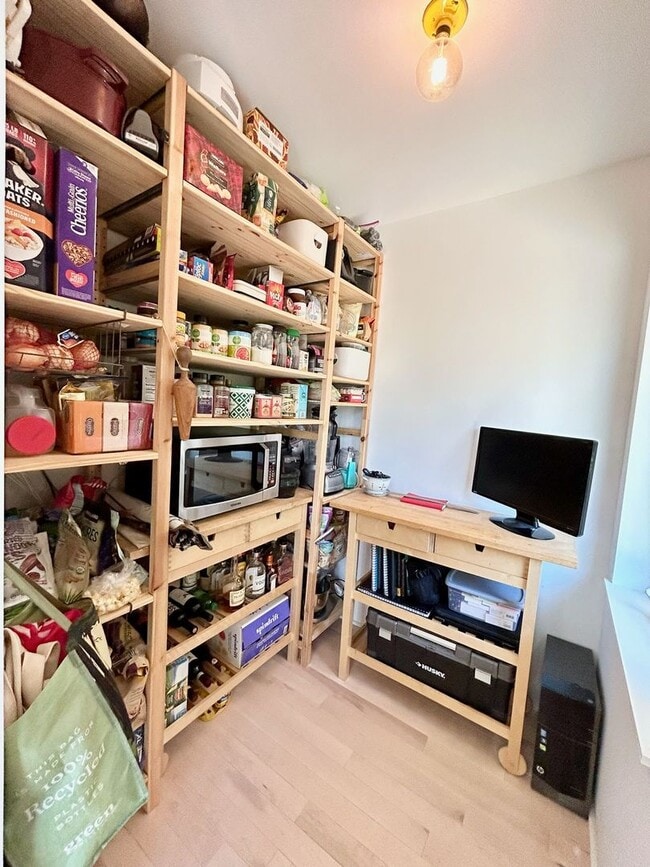 Building Photo - PRAGER DUPLEX