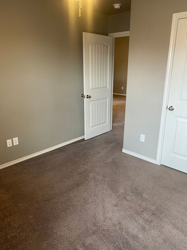 Building Photo - 3 bed 2 bath - Frenship ISD