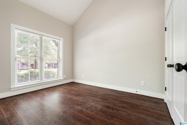 Building Photo - 132 Singapore Cir