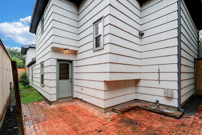Building Photo - 6601 Brompton Rd