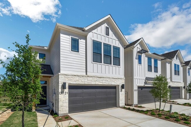 Primary Photo - Luxury Living! Beautiful New Construction ...