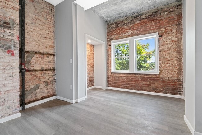 Building Photo - 928 Morningside Ave