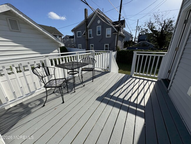 Building Photo - 406 9th Ave