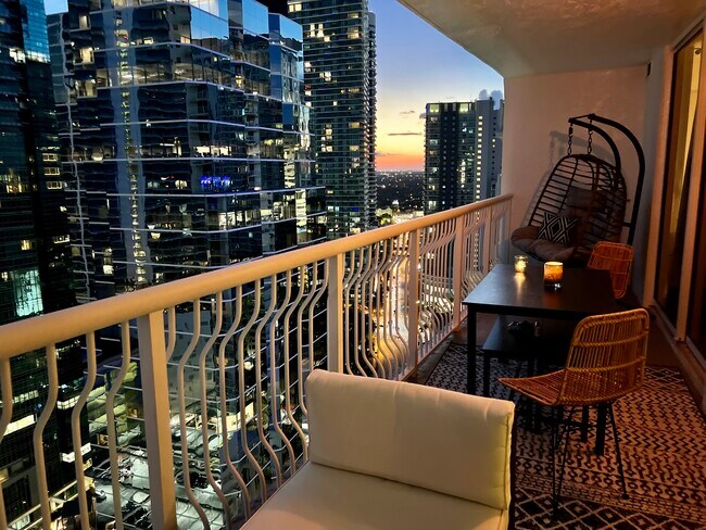 Building Photo - 1200 Brickell Bay Dr