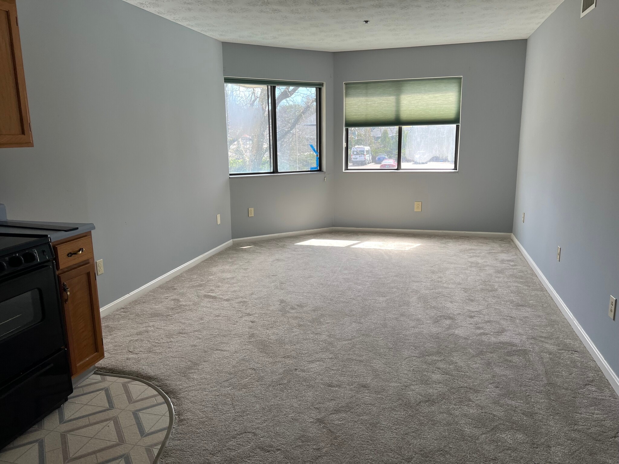 Building Photo - 10 Kellogg Rd