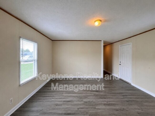 Building Photo - 726 Trevor Ln