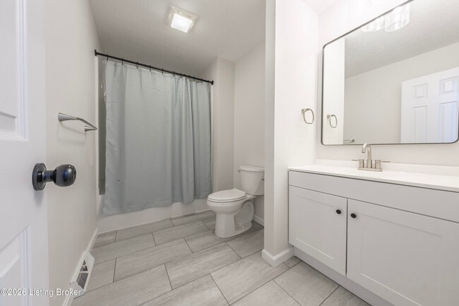 Building Photo - 309 E 6th St