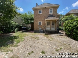 Building Photo - 245 E Lullwood Ave