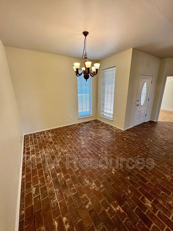 Building Photo - 6213 N Woodcreek Ct