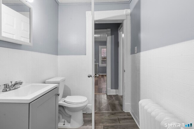 Building Photo - 16 Plaza Ave