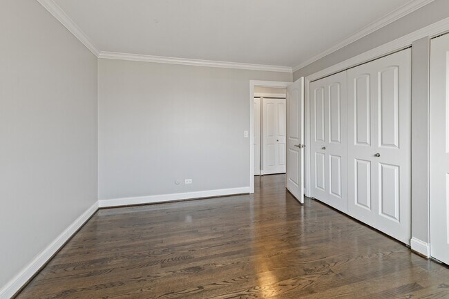 Building Photo - 1060 W Hollywood Ave