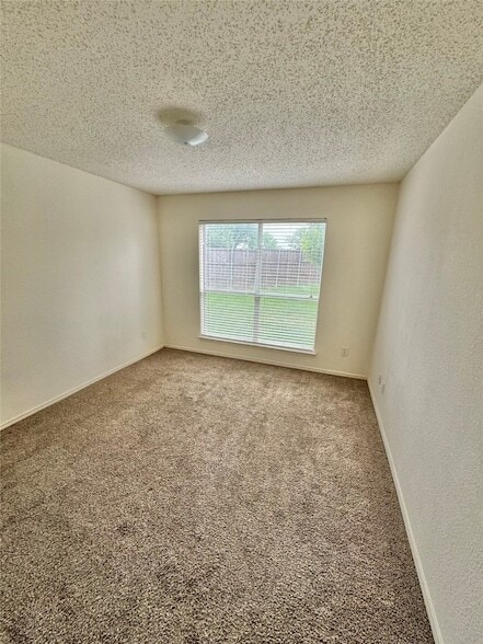 Building Photo - 6501 Violet Dr