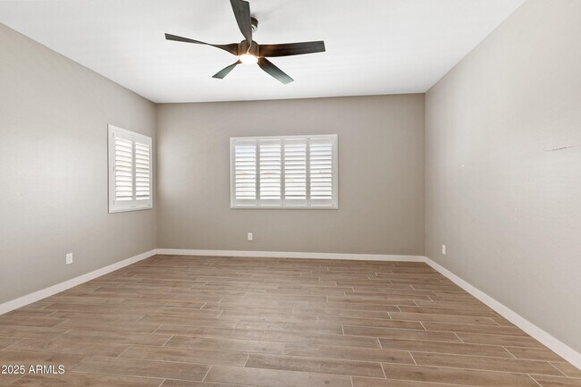 Building Photo - 1437 W Smoke Tree Ave