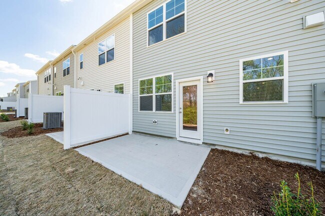 Building Photo - 2051 Caen St