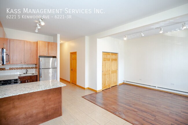 Building Photo - 6221 S Kenwood Ave