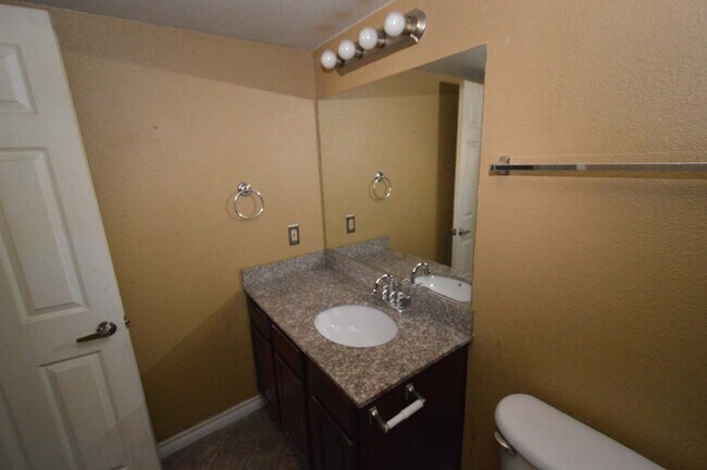 Building Photo - 2nd Floor Condo in a Gated Community