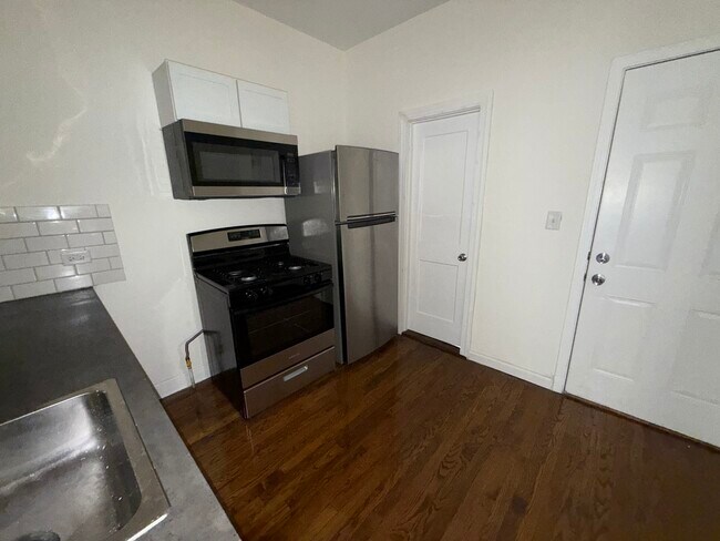 Building Photo - 411 N Hamlin Ave