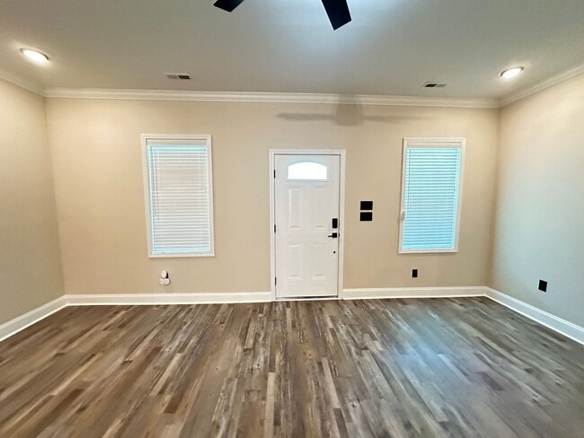 Building Photo - 408 Branch St