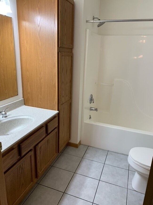 Building Photo - Lexington Duplex