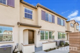 Building Photo - 36567 Pepino Ct