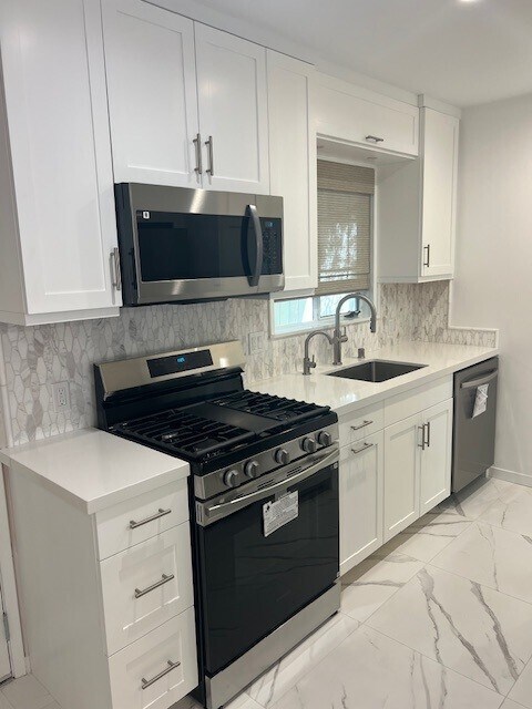 Building Photo - 1014 1/2 Hyperion Ave