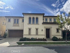 Building Photo - 66 Diamond Flats