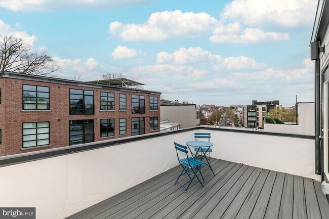 Building Photo - 1421 Spring Rd NW