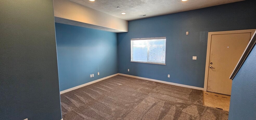 Building Photo - 725 S 200 W