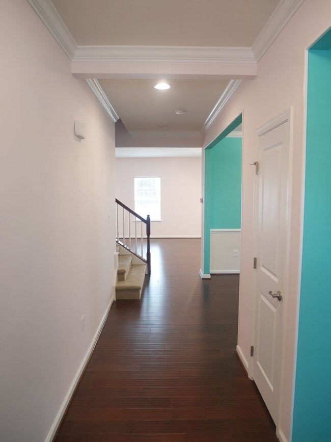 Building Photo - Elegant 4-Bedroom Single-Family Home with ...