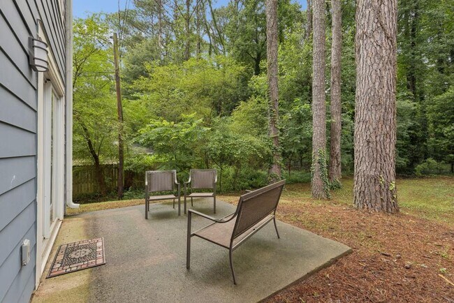 Building Photo - 4930 Farmstead Ct NE