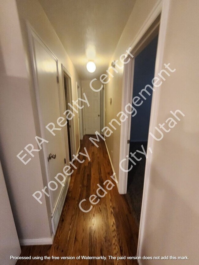Building Photo - 921 N 400 W