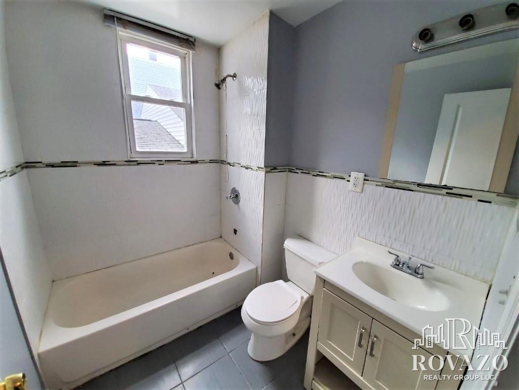 Building Photo - 356 Wainwright St